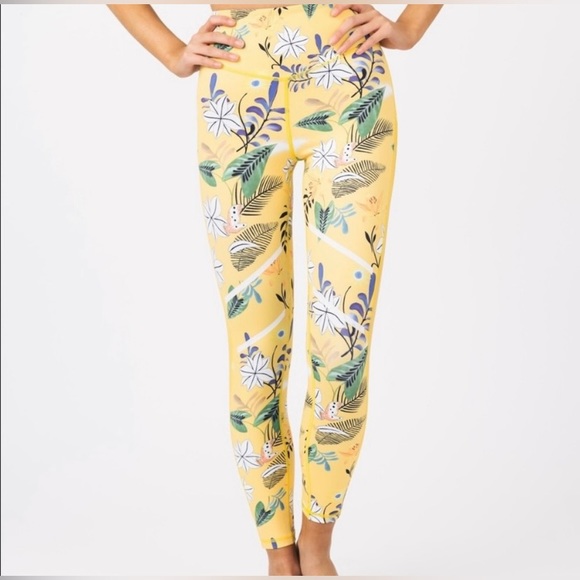 ZYIA ACTIVE Women's Yellow Floral Reflective Light n Tight Leggings 24” inseam - Picture 12 of 13